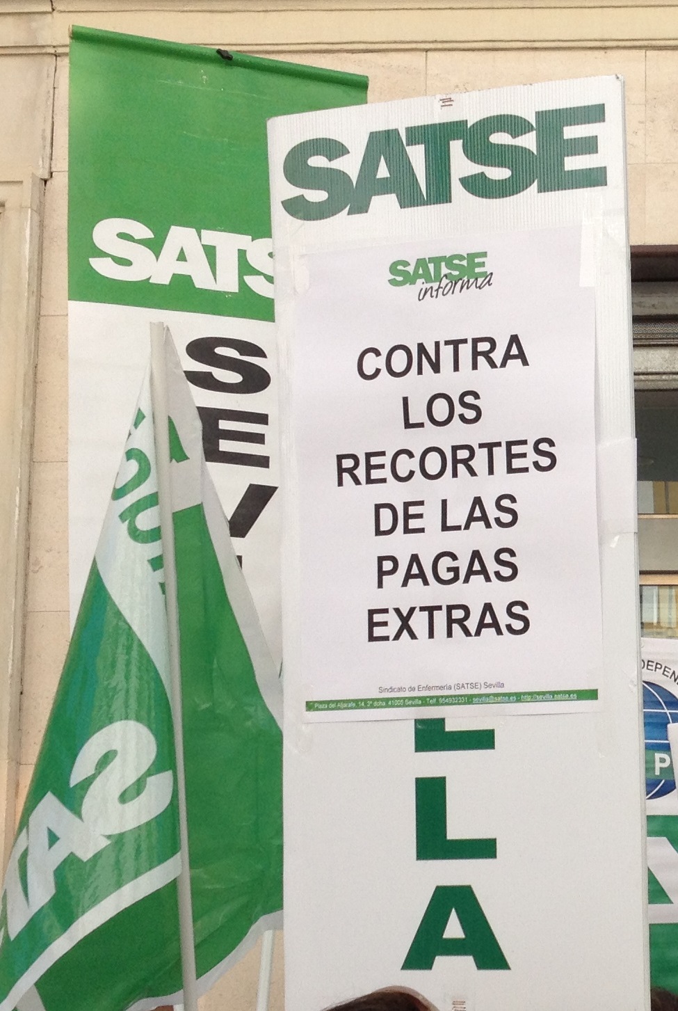 Cartel contra recortes paga extra