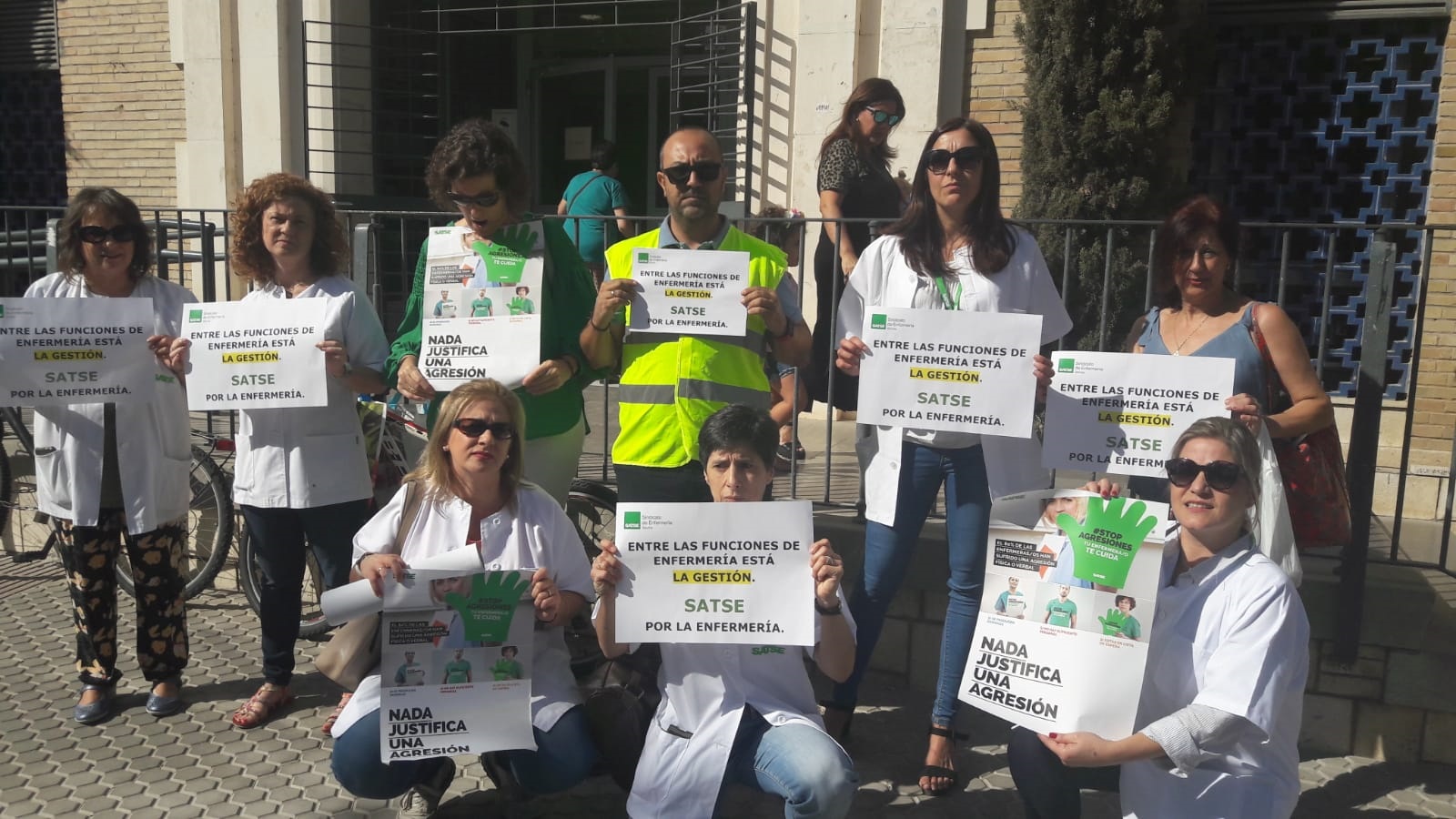 Protesta ceses enfermeras directoras UGC Sevilla