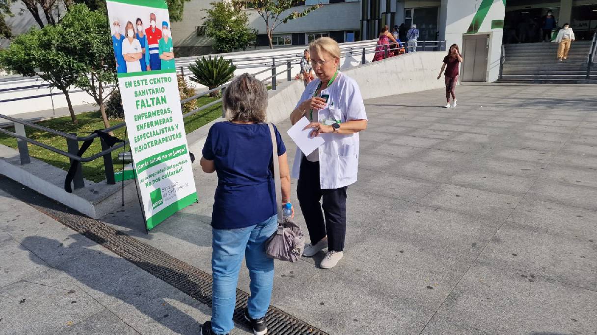 En Sevilla, campaña de información sobre las consecuencias de los recortes y la falta de personal. 