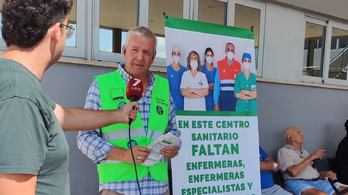 El secretario general autonómico de SATSE participa en la campaña contra los recortes, en Málaga.