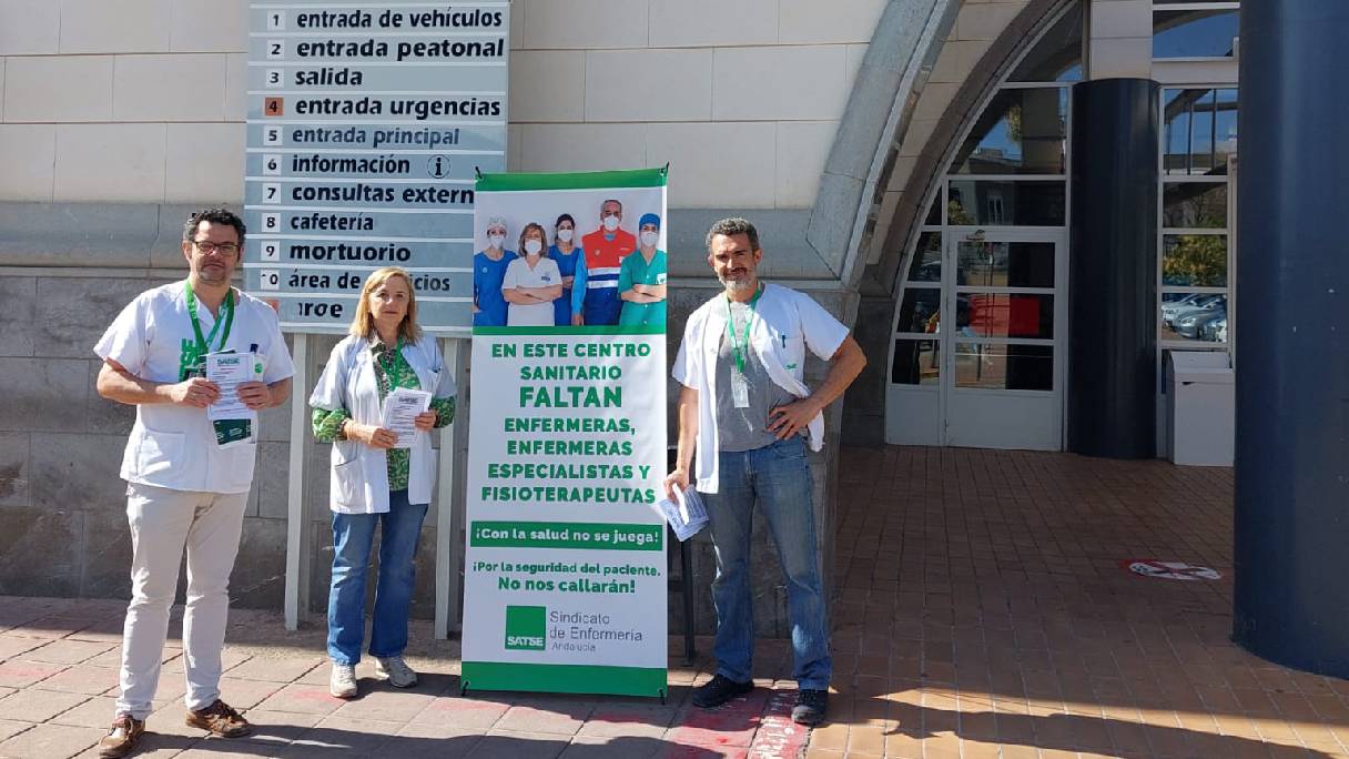 Campaña de denuncia de falta de profesionales en Osuna.