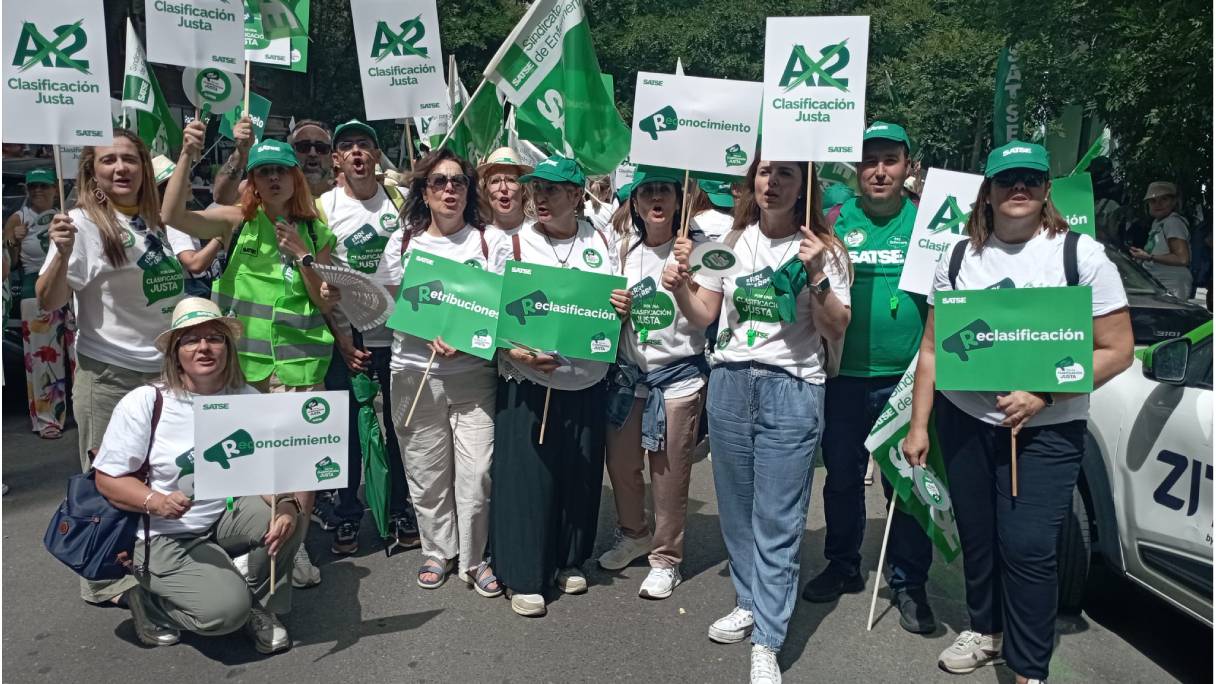 Compañeros de SATSE Almería en un momento de la manifestación.