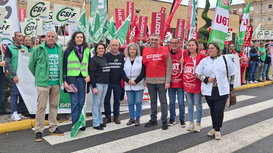 Representantes sindicales y Marea Blanca convocantes de la manifestación