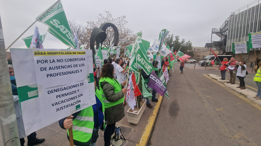 Protesta del personal del Hospital de Valme