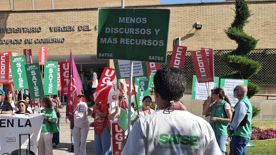 Protesta de SATSE en Sevilla por la Sanidad Pública