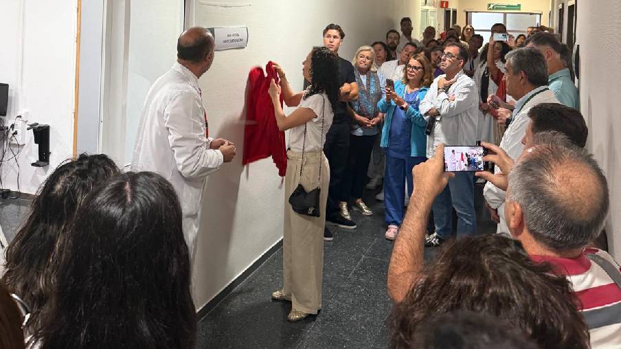 Imagen de la inauguración de la biblioteca.