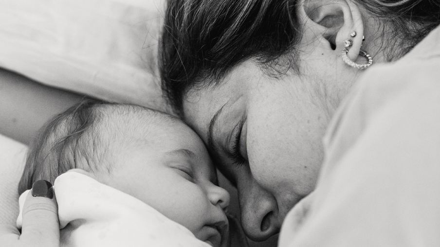 madre e hija recién nacida