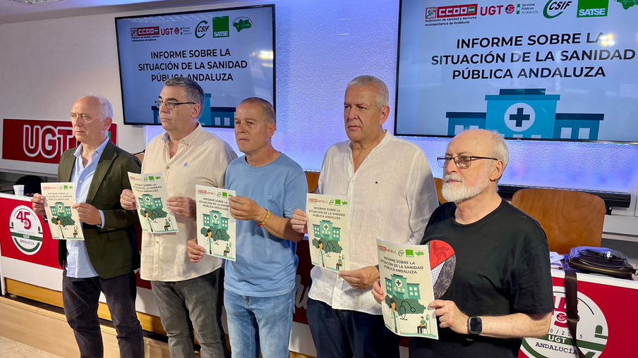 Representantes antes de la rueda de prensa