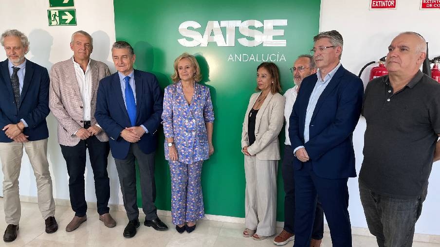Antonio Sanz en su visita a SATSE