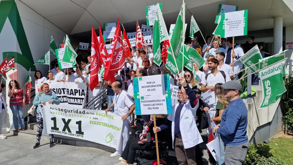 En Sevilla, protesta por la incorporación de fisios en el plan