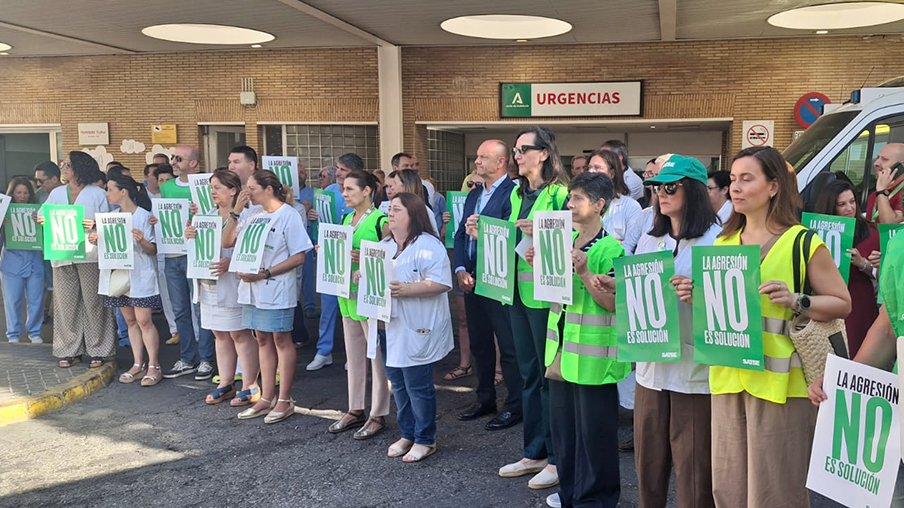 Concentracion en las Urgencias del Virgen del Rocío 