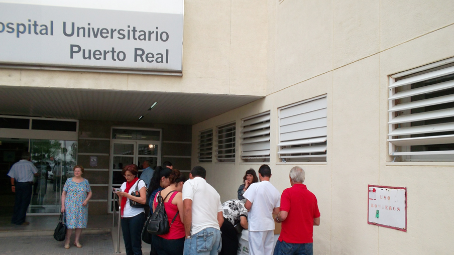 Recogida firmas en el Hospital de Puerto Real