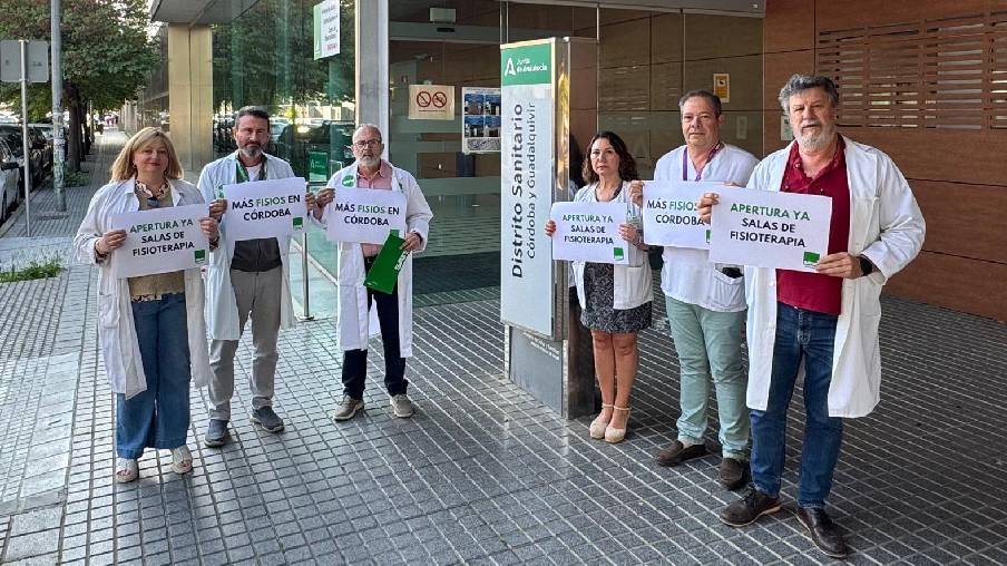 Protesta en Córdoba por la falta de fisioterapeutas.