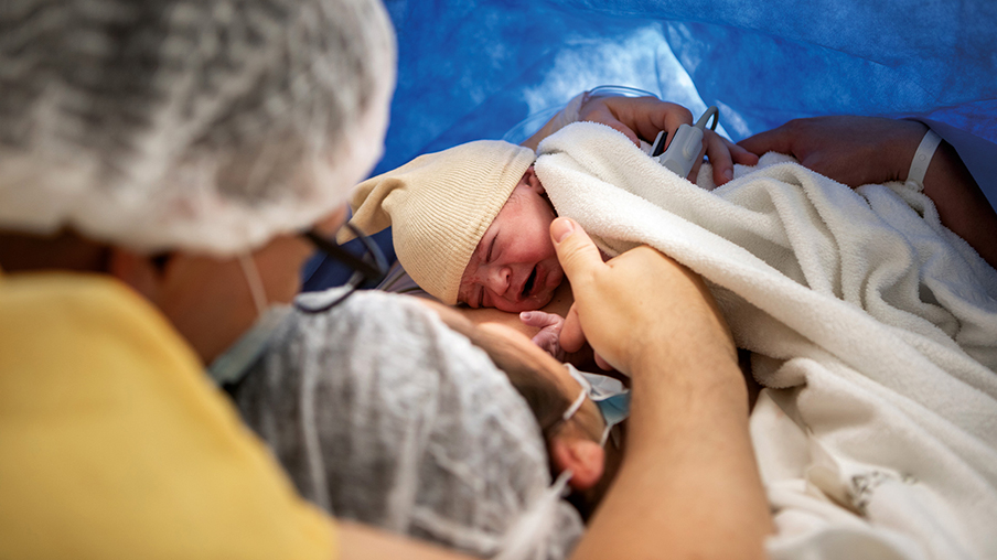 matrona atienda un parto